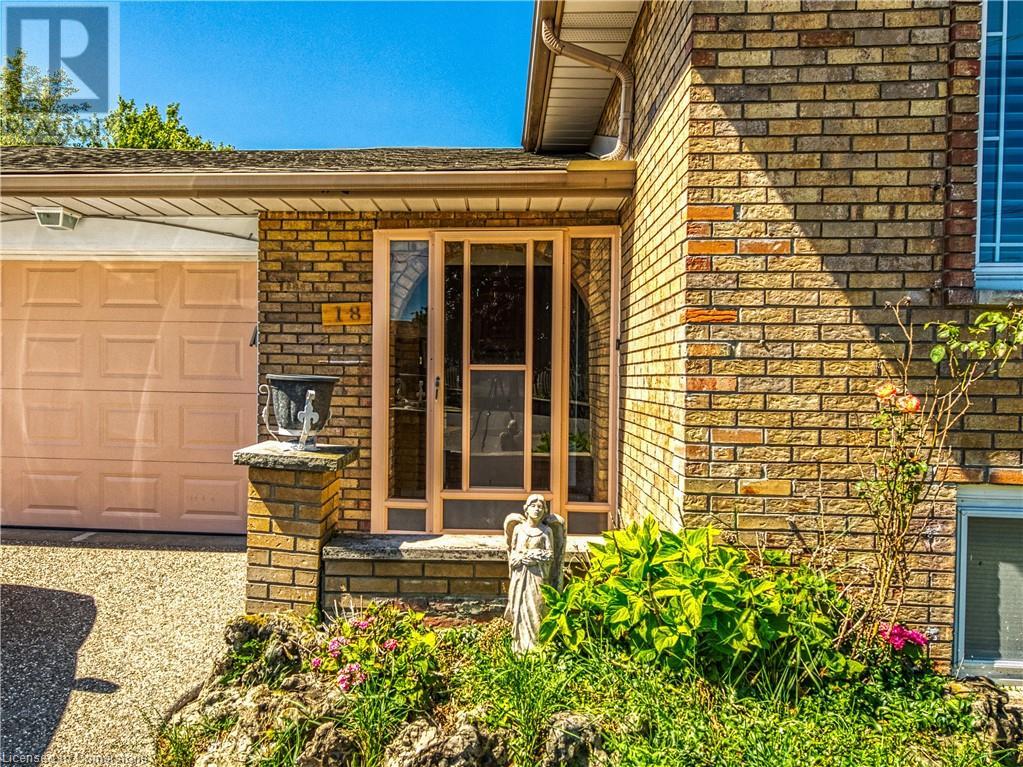 Photo 38 of 18 Villa Court, Hamilton ON