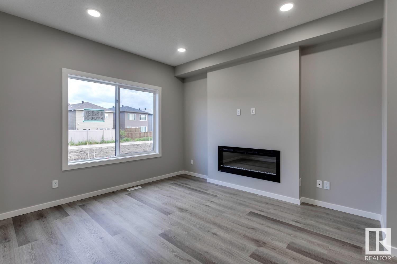 Photo 11 of 7367 181 Av Nw, Edmonton AB