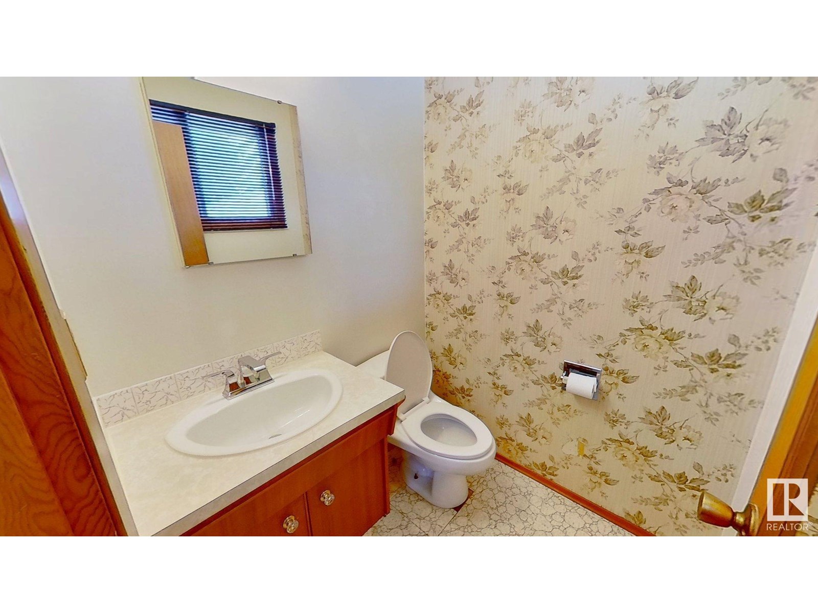 Photo 14 of 899 Alder Av, Sherwood Park AB