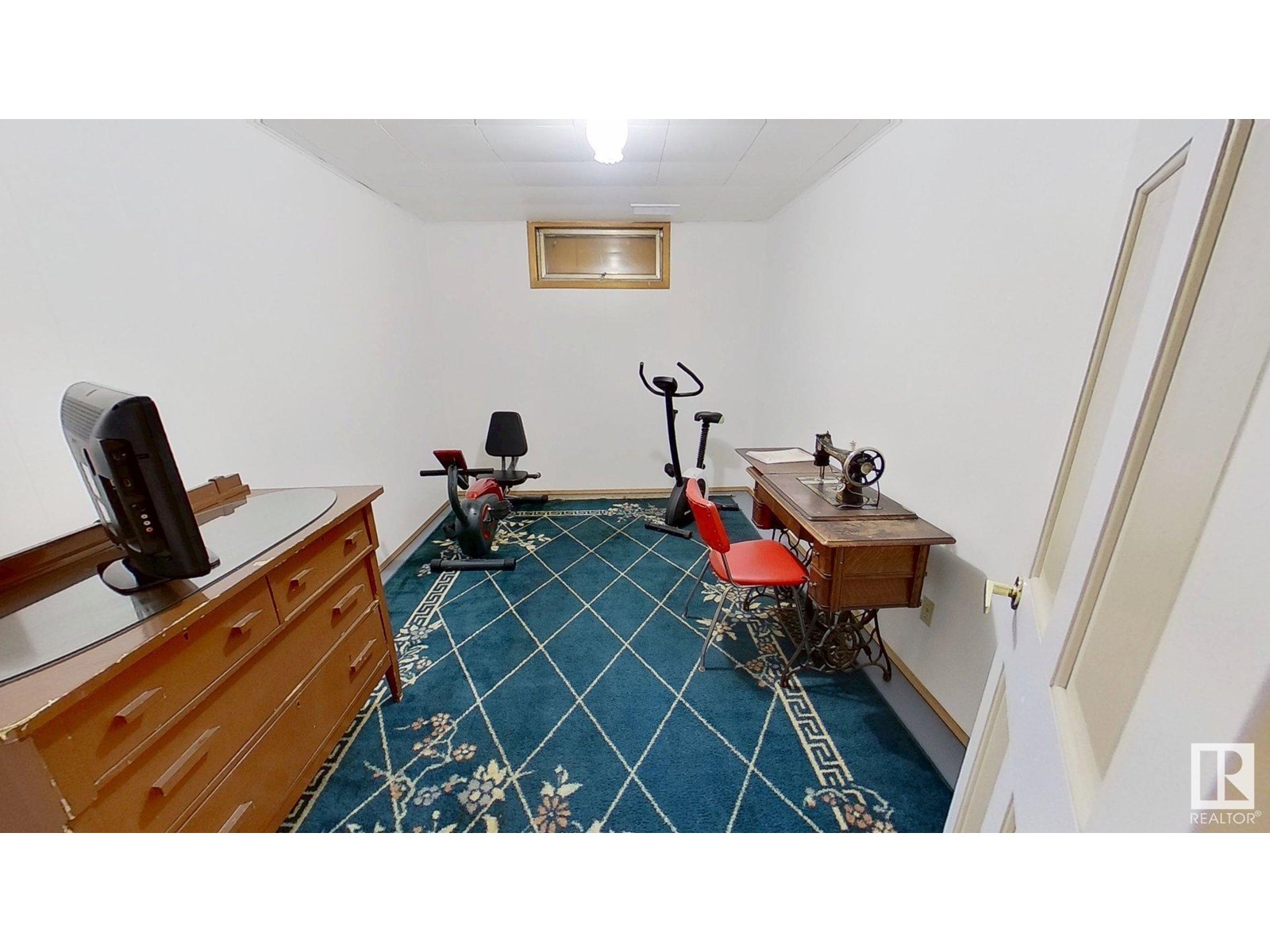 Photo 9 of 899 Alder Av, Sherwood Park AB