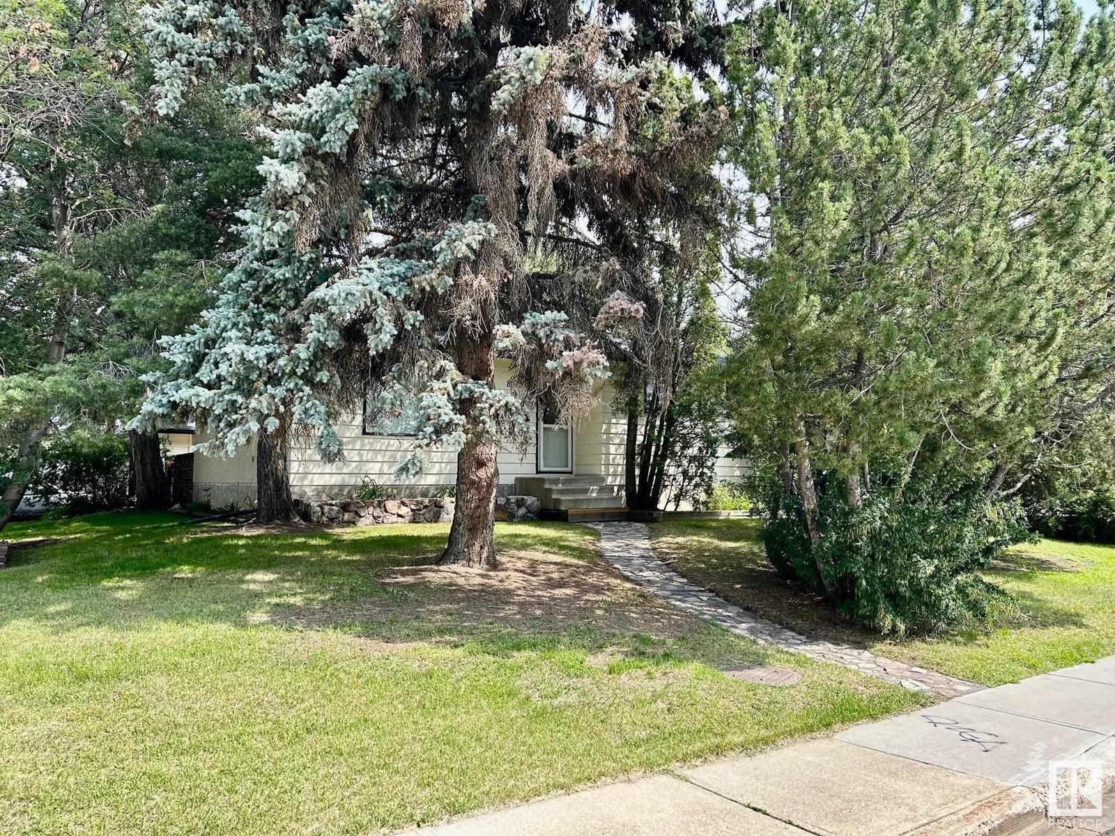 Photo 11 of 899 Alder Av, Sherwood Park AB