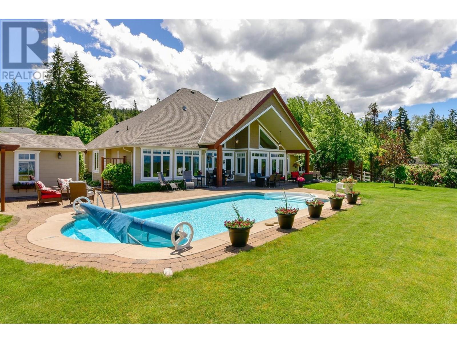 3672 Luxmoore Road, Kelowna