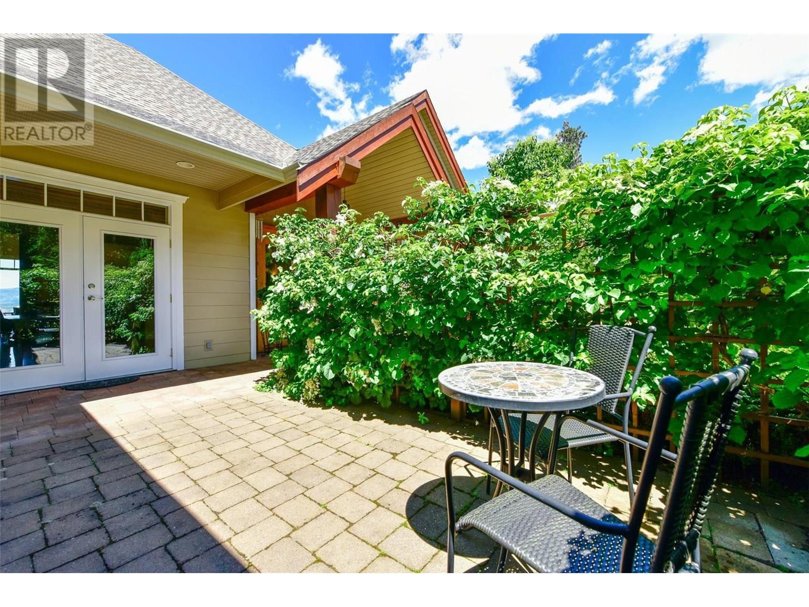 3672 Luxmoore Road, Kelowna