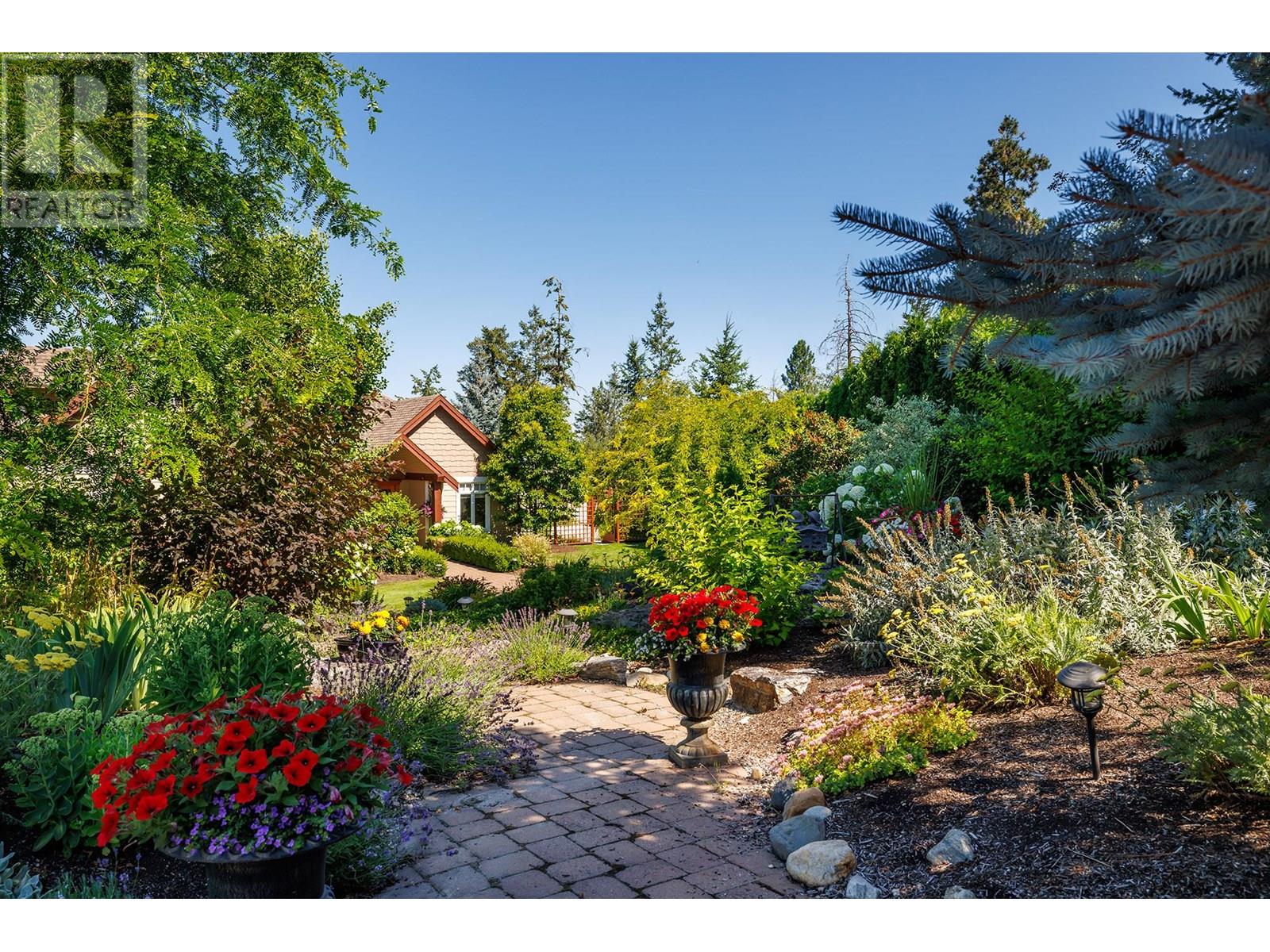 3672 Luxmoore Road, Kelowna