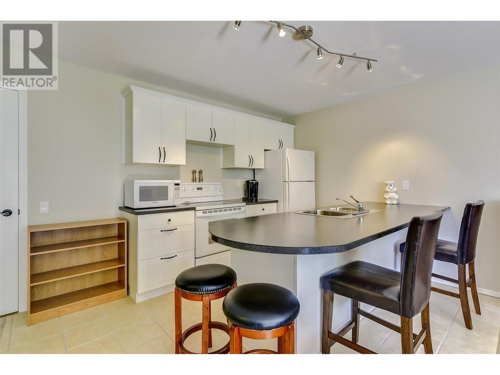 3672 Luxmoore Road, Kelowna