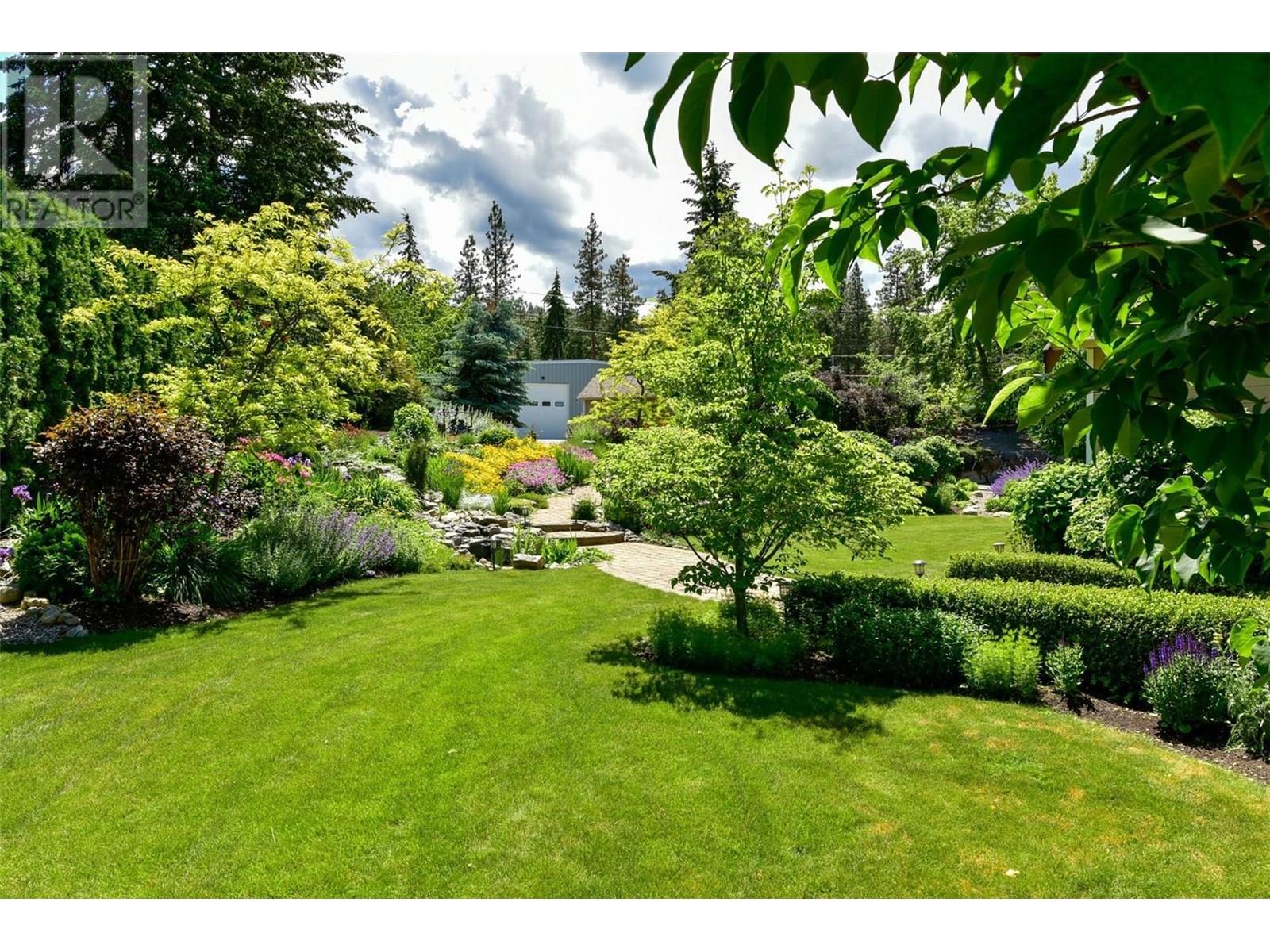 3672 Luxmoore Road, Kelowna