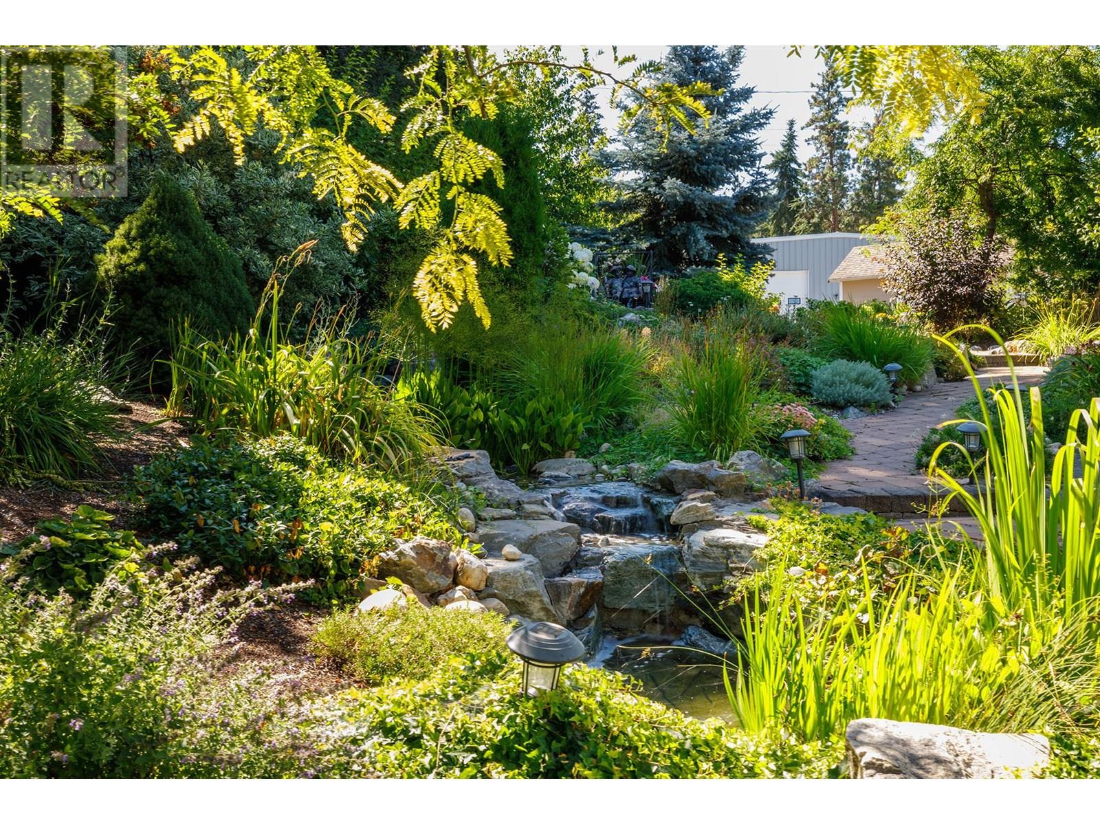 3672 Luxmoore Road, Kelowna