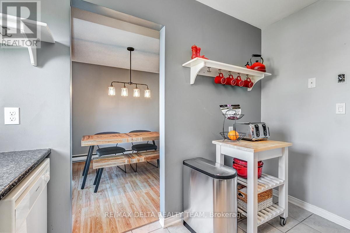 Photo 7 of 2104 Eric Crescent, Ottawa ON