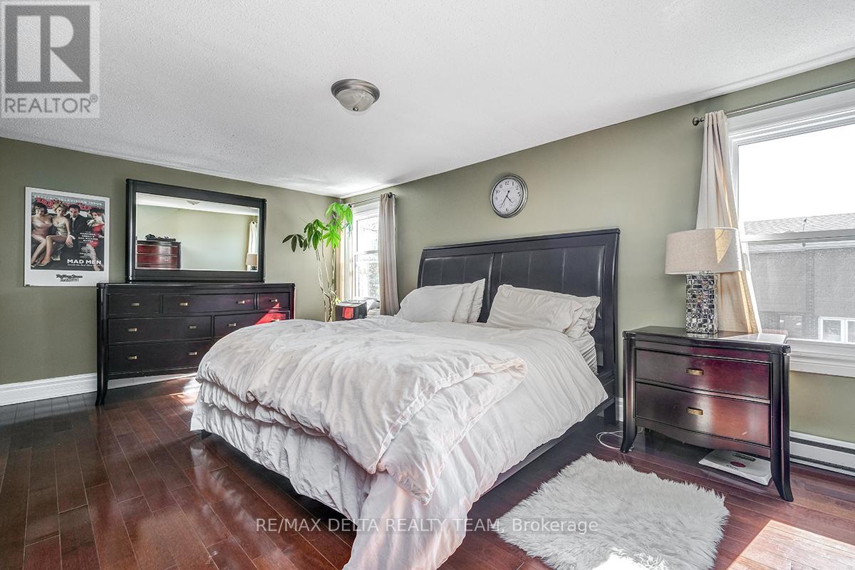 Photo 10 of 2104 Eric Crescent, Ottawa ON
