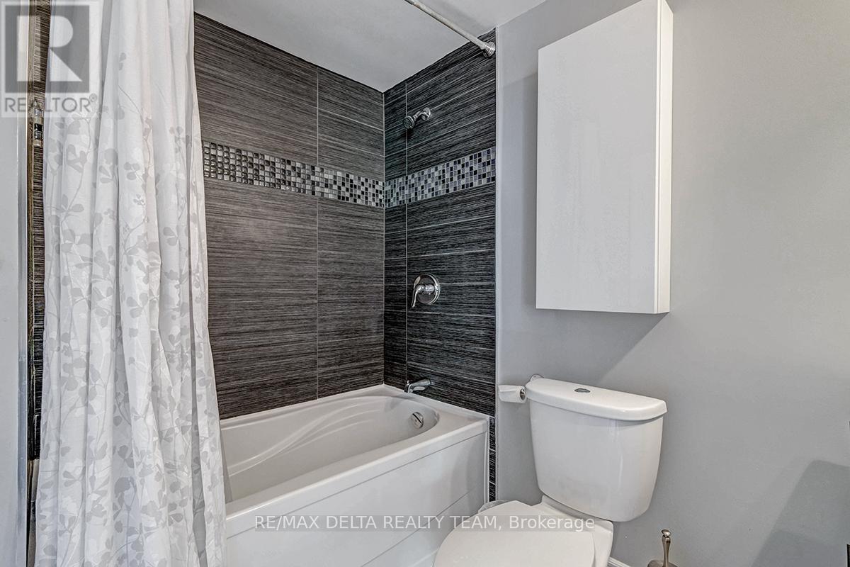 Photo 8 of 2104 Eric Crescent, Ottawa ON