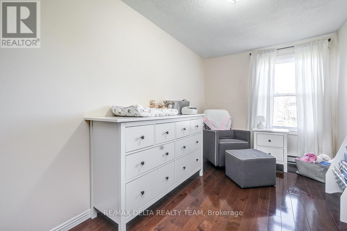 Photo 24 of 2104 Eric Crescent, Ottawa ON