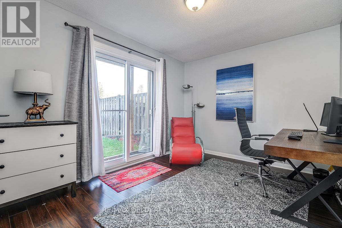 Photo 9 of 2104 Eric Crescent, Ottawa ON