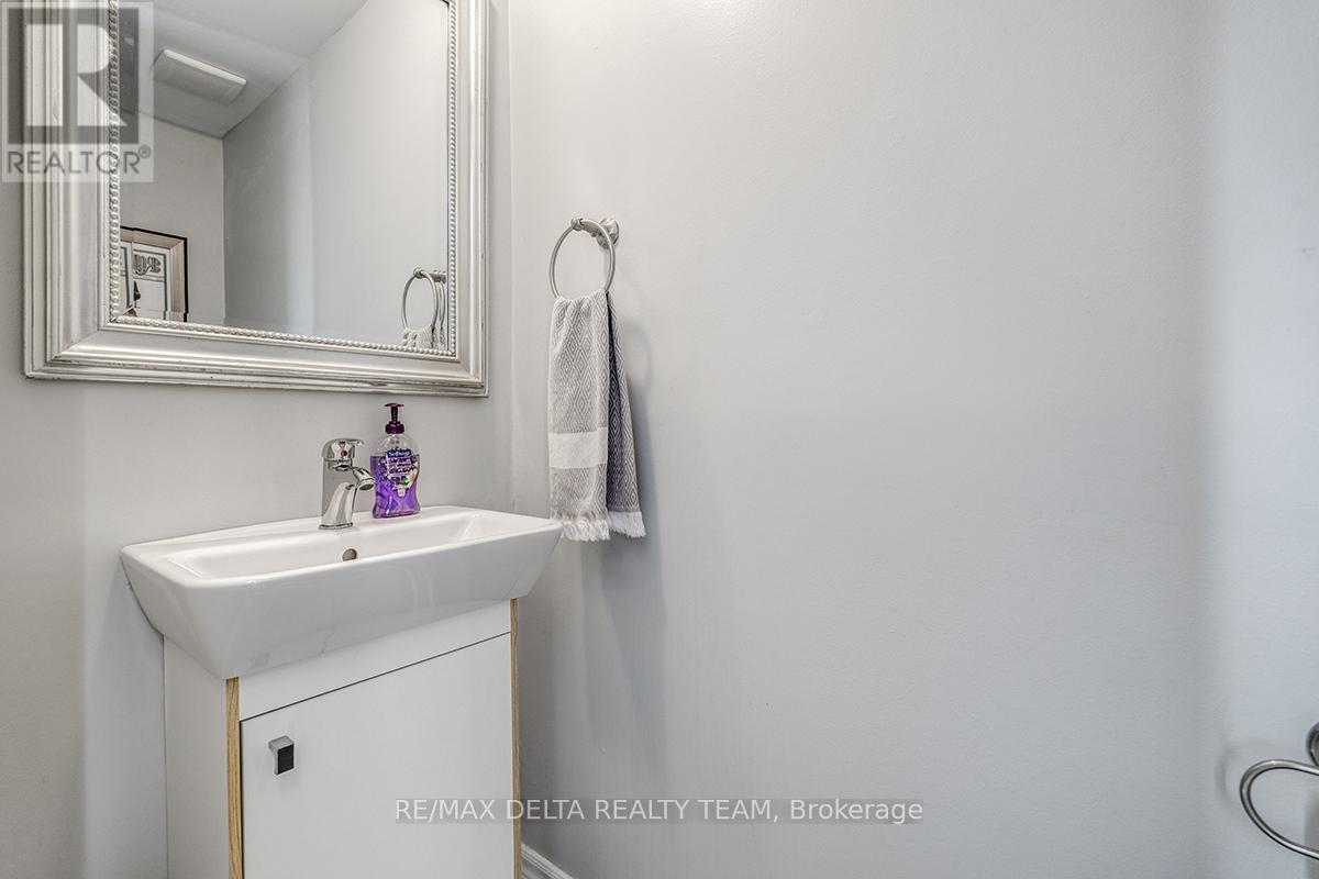 Photo 17 of 2104 Eric Crescent, Ottawa ON