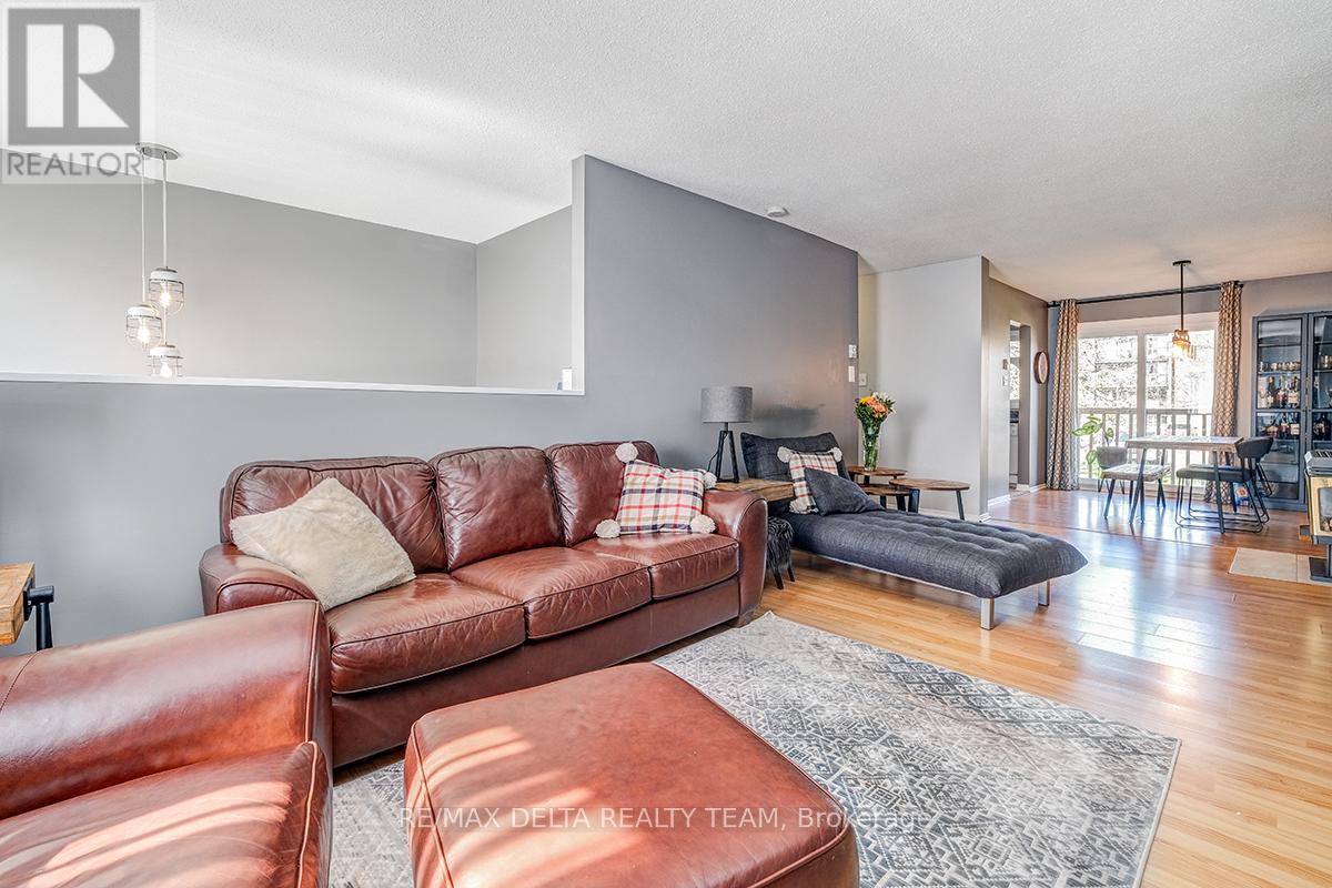 Photo 22 of 2104 Eric Crescent, Ottawa ON