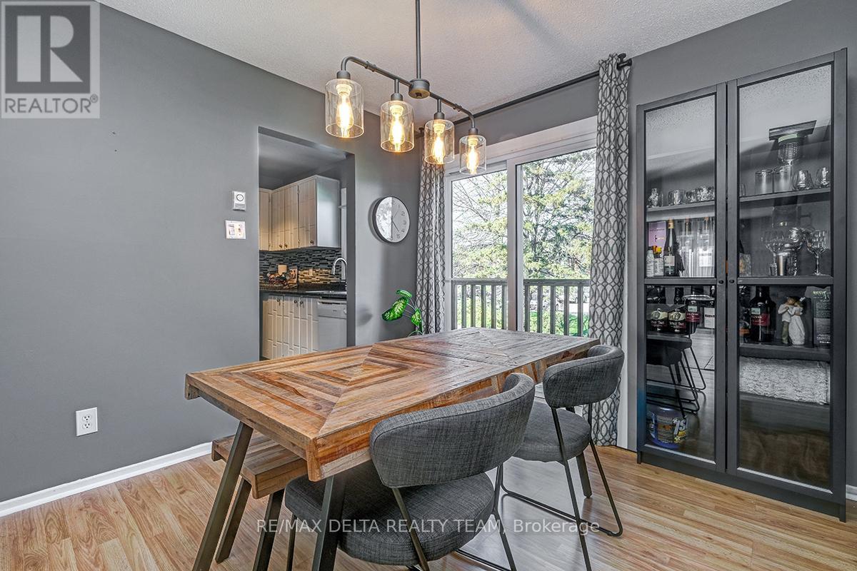 Photo 6 of 2104 Eric Crescent, Ottawa ON