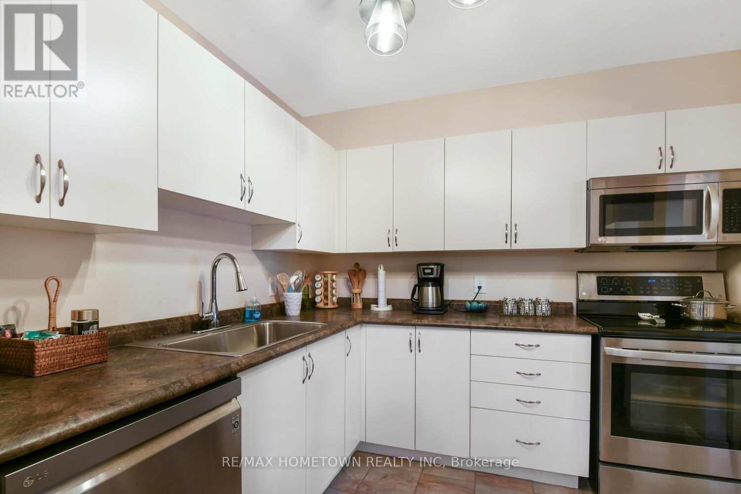Photo 14 of 311 21 Liston Avenue, Brockville ON