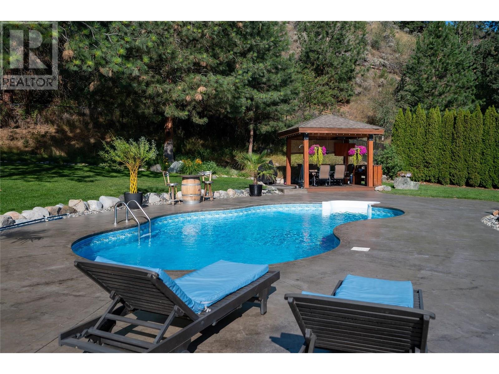 Photo 3 of 585 Coyote Drive, Kamloops BC