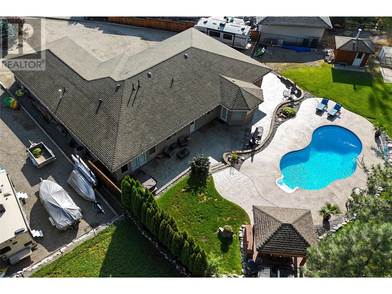 Photo 2 of 585 Coyote Drive, Kamloops BC