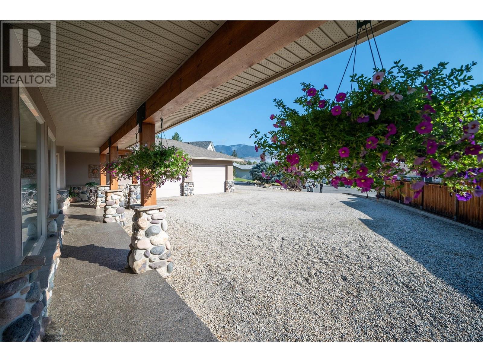 Photo 11 of 585 Coyote Drive, Kamloops BC