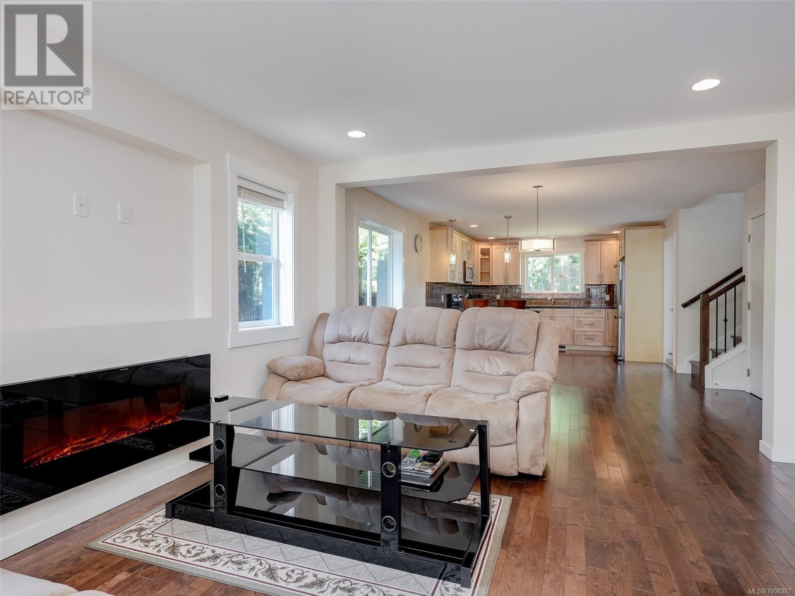 1026 Tillicum Rd, Esquimalt