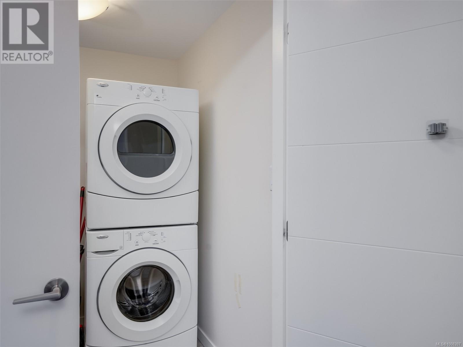 1026 Tillicum Rd, Esquimalt