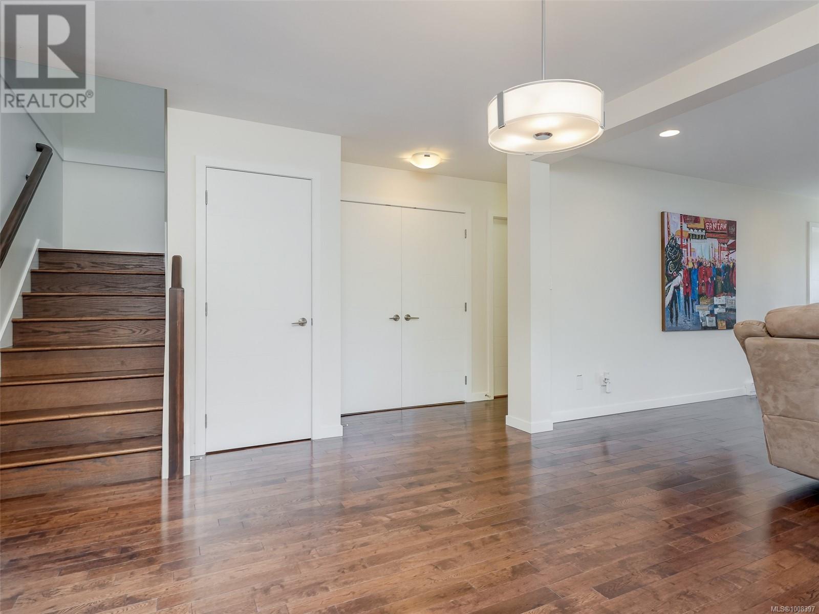 1026 Tillicum Rd, Esquimalt