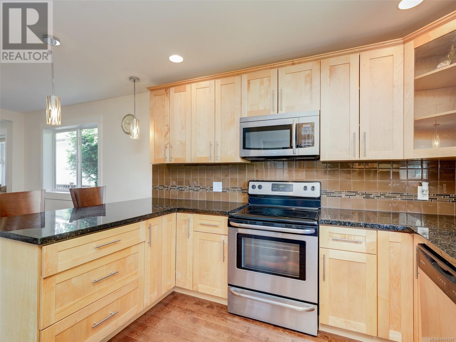 1026 Tillicum Rd, Esquimalt