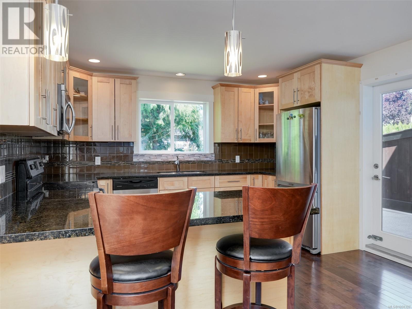 1026 Tillicum Rd, Esquimalt