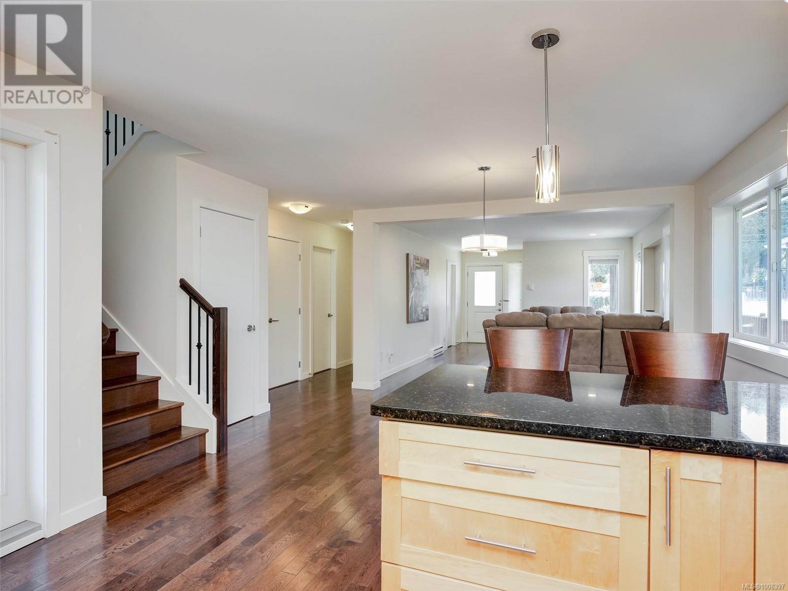 1026 Tillicum Rd, Esquimalt