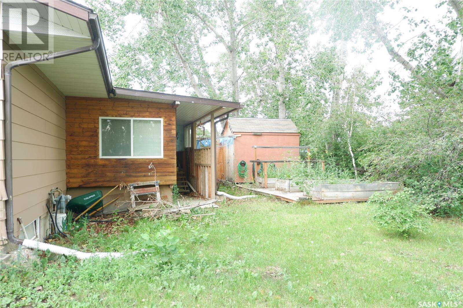 Photo 32 of 235 King Street, Coronach SK