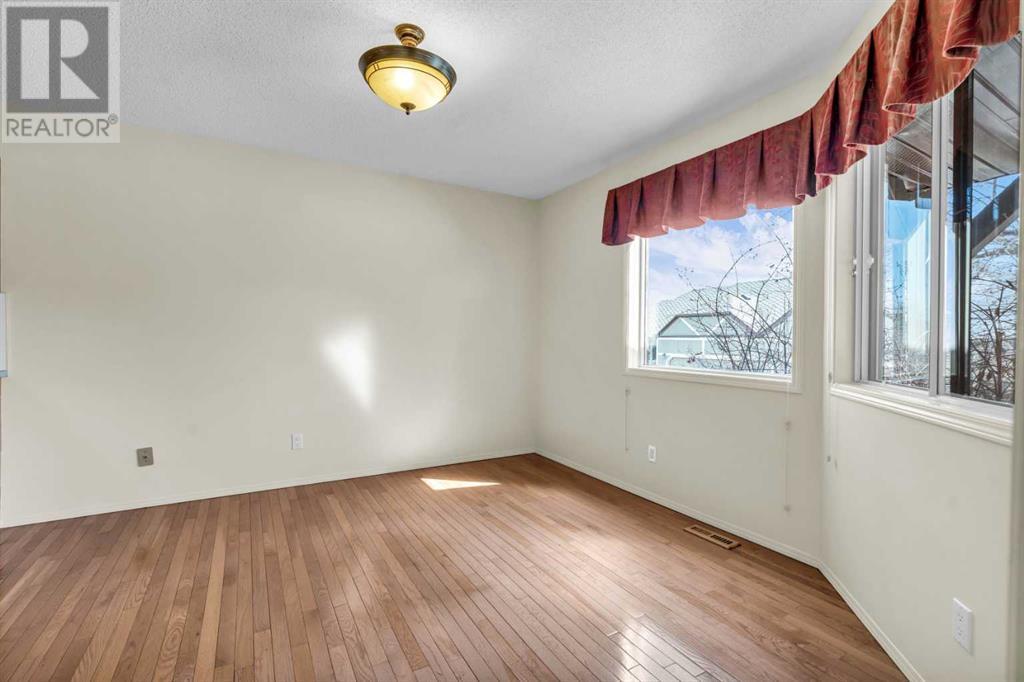 Single Family House for Sale in  Coach Side Terrace SW Coach Hill Calgary 