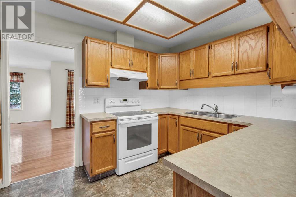 Single Family House for Sale in  Coach Side Terrace SW Coach Hill Calgary 