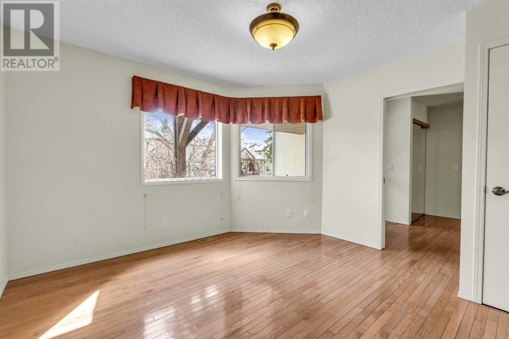 Single Family House for Sale in  Coach Side Terrace SW Coach Hill Calgary 