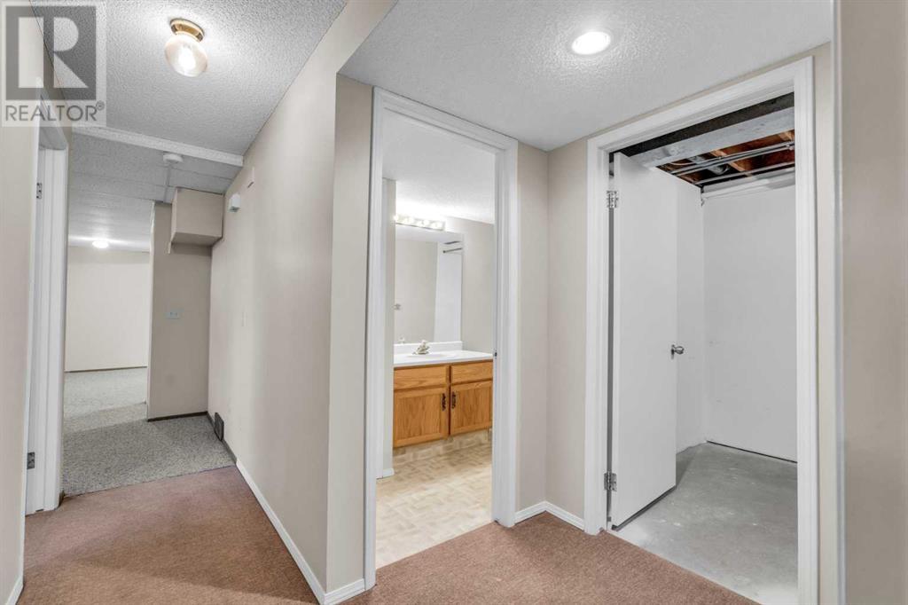 Single Family House for Sale in  Coach Side Terrace SW Coach Hill Calgary 