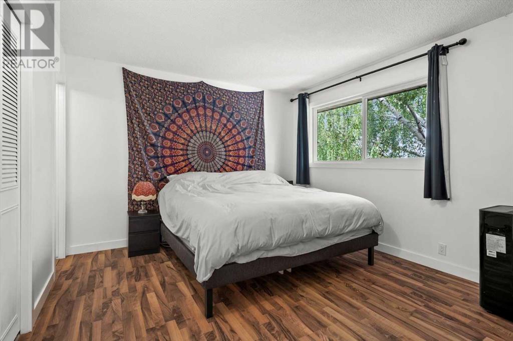 Single Family House 4 Level for Sale in  Bergen Place NW Beddington Heights Calgary 