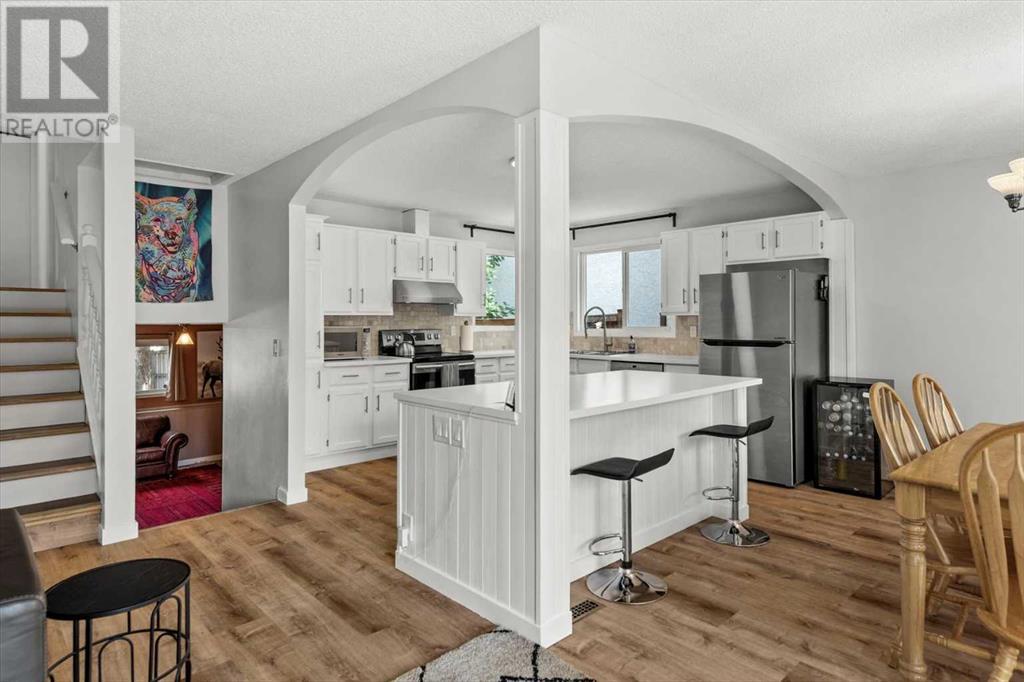 Single Family House 4 Level for Sale in  Bergen Place NW Beddington Heights Calgary 