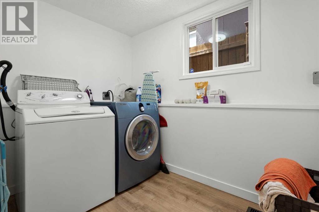 Single Family House 4 Level for Sale in  Bergen Place NW Beddington Heights Calgary 