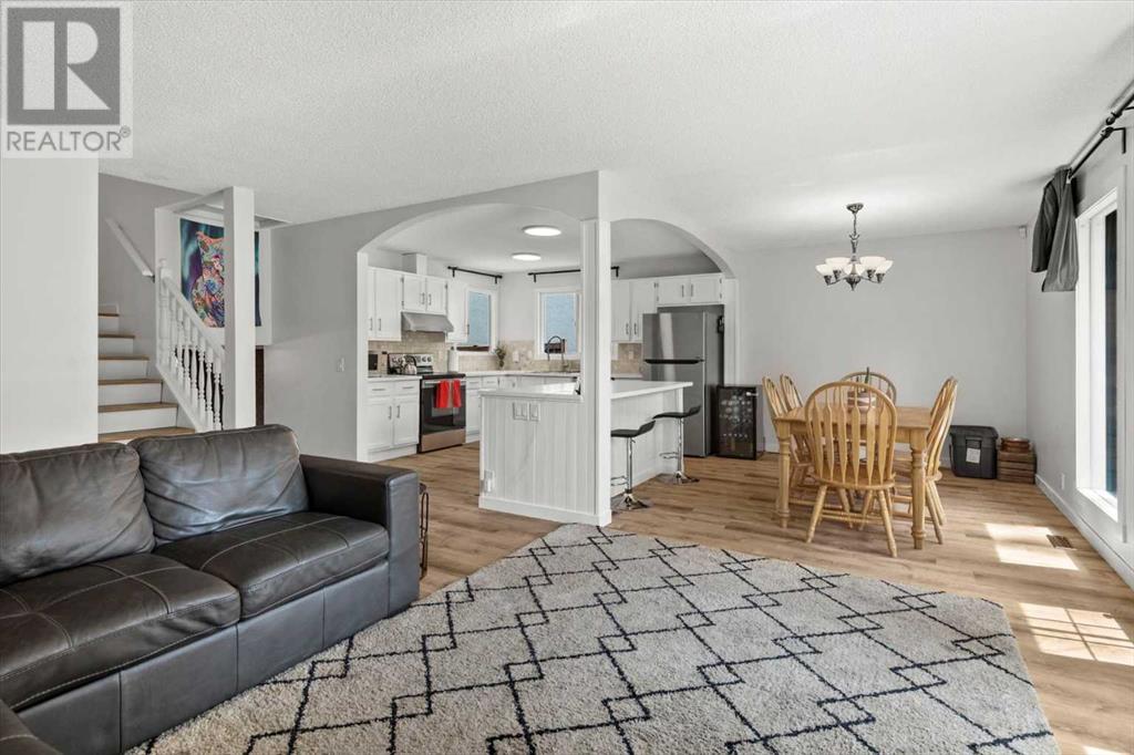 Single Family House 4 Level for Sale in  Bergen Place NW Beddington Heights Calgary 