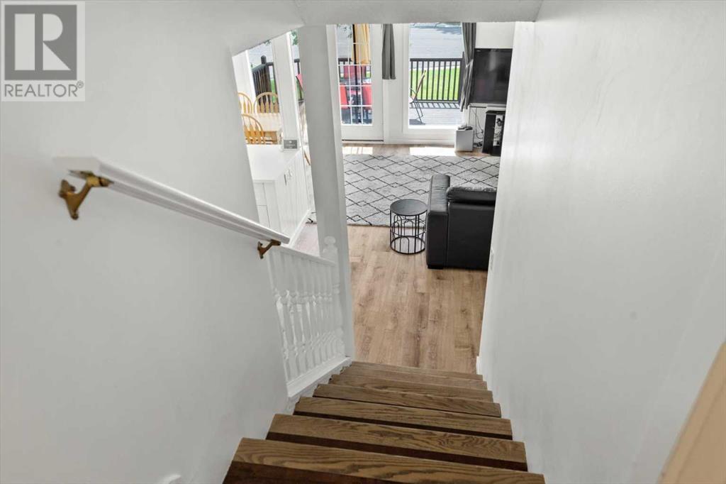 Single Family House 4 Level for Sale in  Bergen Place NW Beddington Heights Calgary 