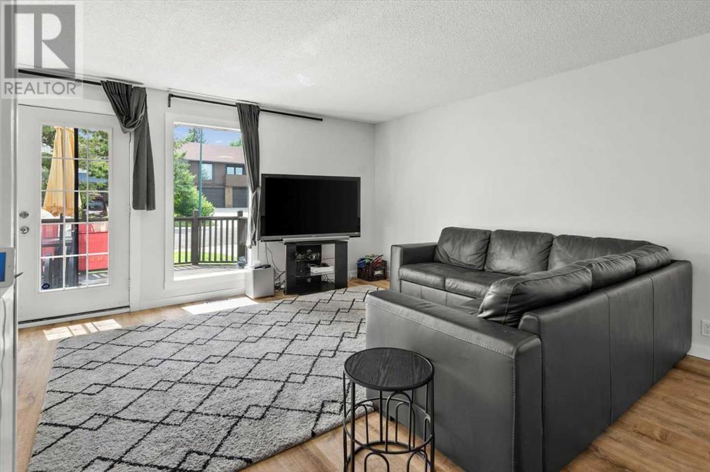 Single Family House 4 Level for Sale in  Bergen Place NW Beddington Heights Calgary 