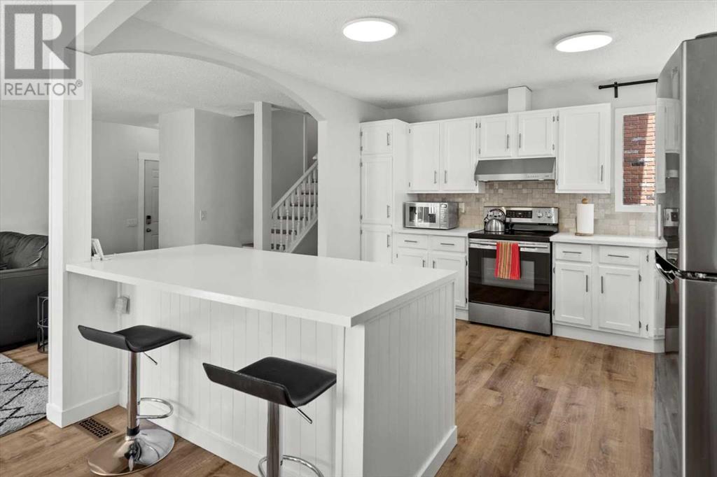 Single Family House 4 Level for Sale in  Bergen Place NW Beddington Heights Calgary 