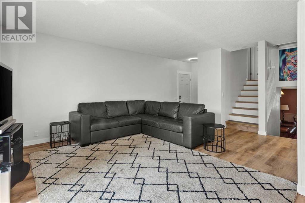 Single Family House 4 Level for Sale in  Bergen Place NW Beddington Heights Calgary 