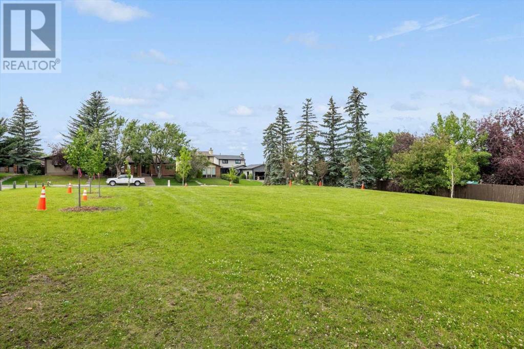 Single Family House 4 Level for Sale in  Bergen Place NW Beddington Heights Calgary 