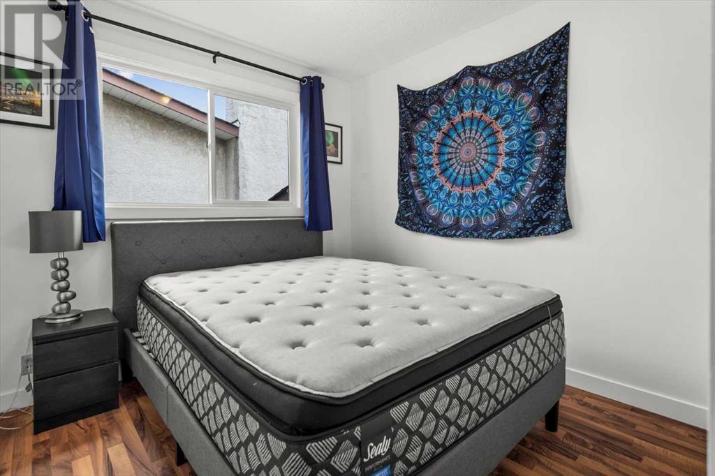 Single Family House 4 Level for Sale in  Bergen Place NW Beddington Heights Calgary 