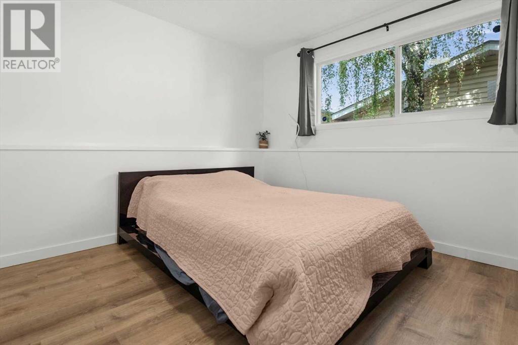 Single Family House 4 Level for Sale in  Bergen Place NW Beddington Heights Calgary 