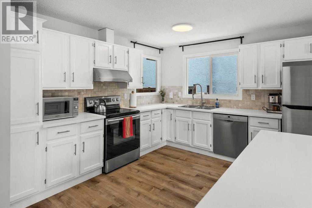 Single Family House 4 Level for Sale in  Bergen Place NW Beddington Heights Calgary 