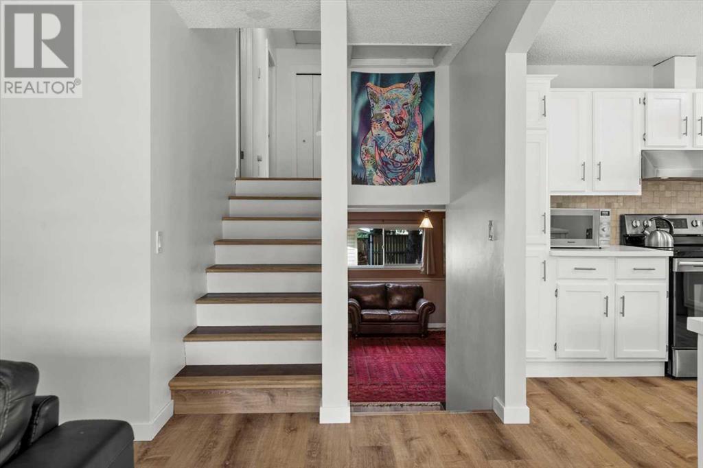 Single Family House 4 Level for Sale in  Bergen Place NW Beddington Heights Calgary 