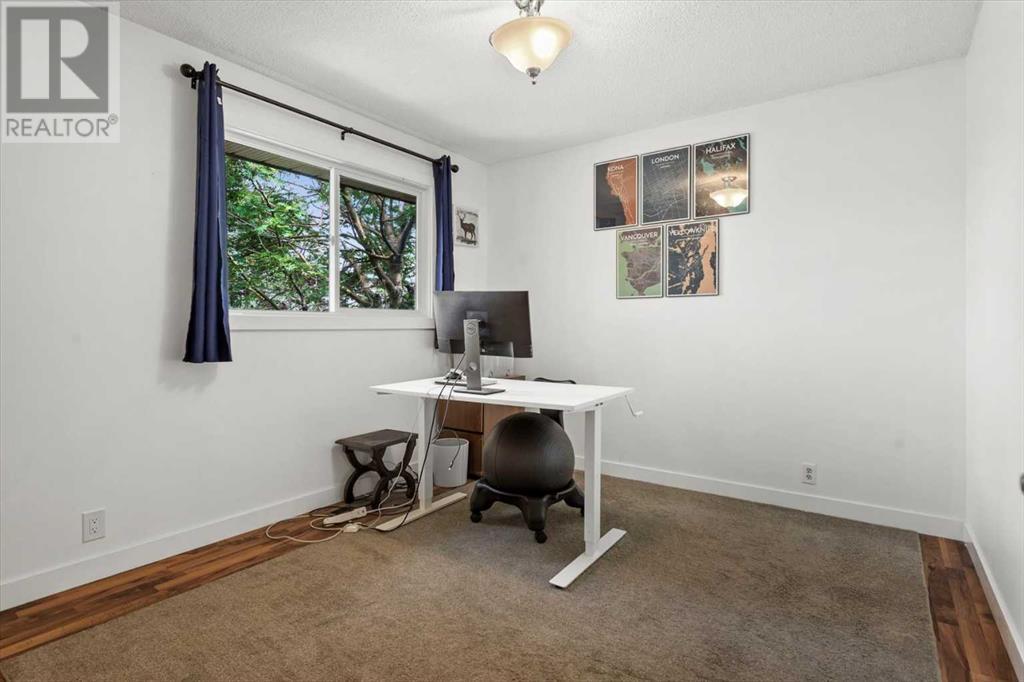 Single Family House 4 Level for Sale in  Bergen Place NW Beddington Heights Calgary 