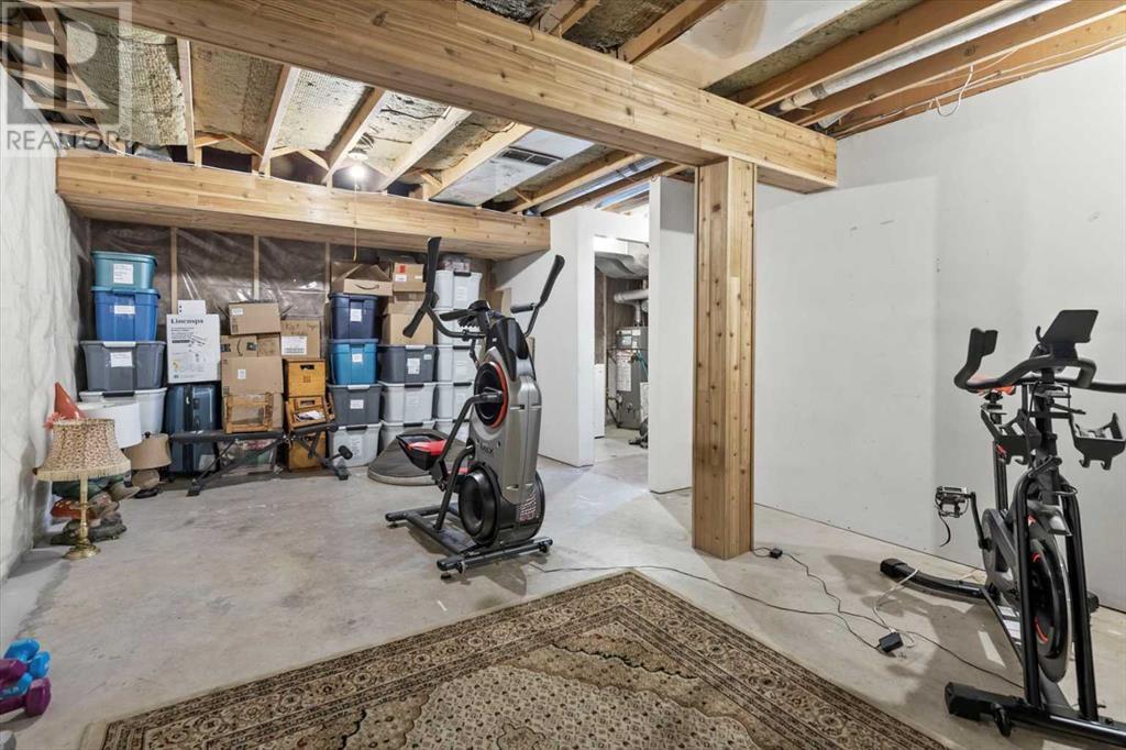 Single Family House 4 Level for Sale in  Bergen Place NW Beddington Heights Calgary 