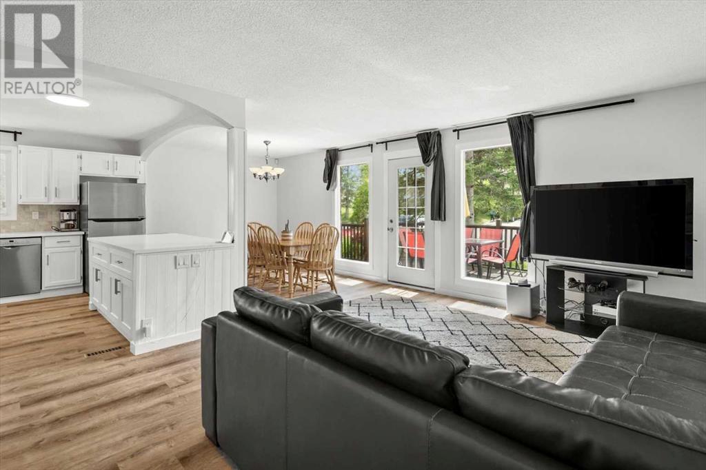 Single Family House 4 Level for Sale in  Bergen Place NW Beddington Heights Calgary 